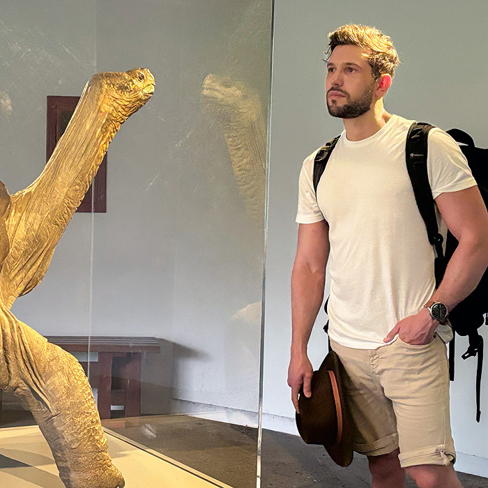 Image showing biologist Alejandro Arteaga holding a lizard