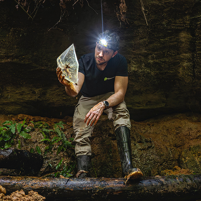 Image of biologist Alejandro Arteaga holding a rocket frog